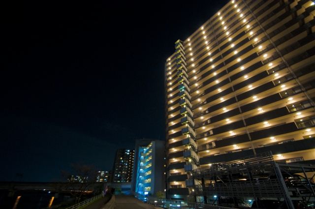 夜の分譲マンション